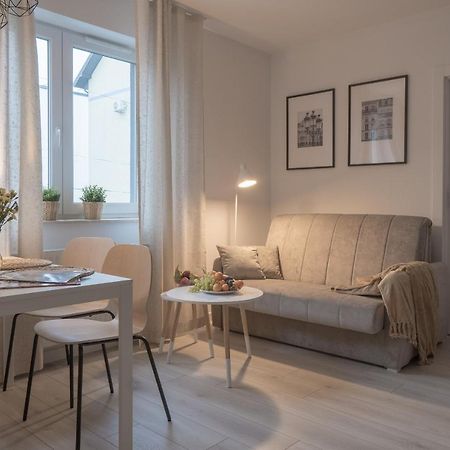 Apartament Clever 1 Kamienica Grochow Varşovia Exterior foto