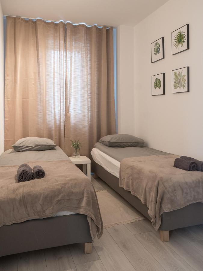 Apartament Clever 1 Kamienica Grochow Varşovia Exterior foto