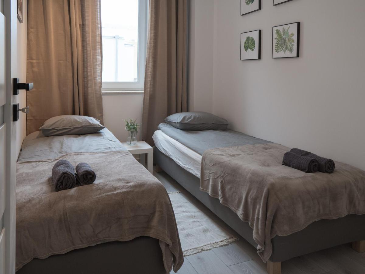 Apartament Clever 1 Kamienica Grochow Varşovia Exterior foto
